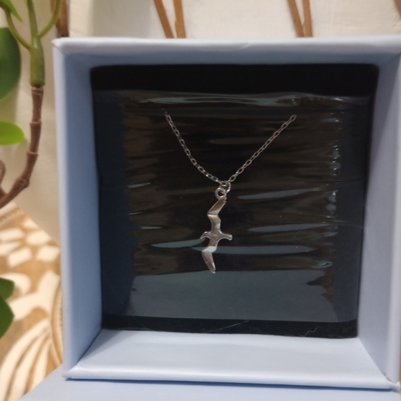πΏπ Taylor Swift 1989 Seagull Pendant Necklace, New ππΏ - Picture 2 of 4